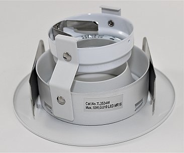 3-1/2" WHITE REFLECTOR/WHITE TRIM - ADJUSTABLE LAMP